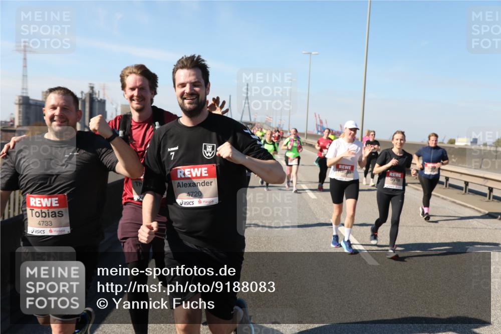 03.10.2025 - Köhlbrandbrückenlauf Yannick Fuchs http://msf.ph/oto/9188083 03.10.2025 12:07:24 Position 3 4733, 7, 4720 meine-sportfotos.de