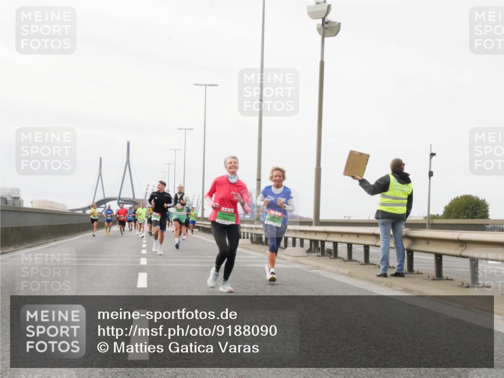 03.10.2025 - Köhlbrandbrückenlauf Matties Gatica Varas http://msf.ph/oto/9188090 03.10.2025 15:52:52 Position 3  meine-sportfotos.de