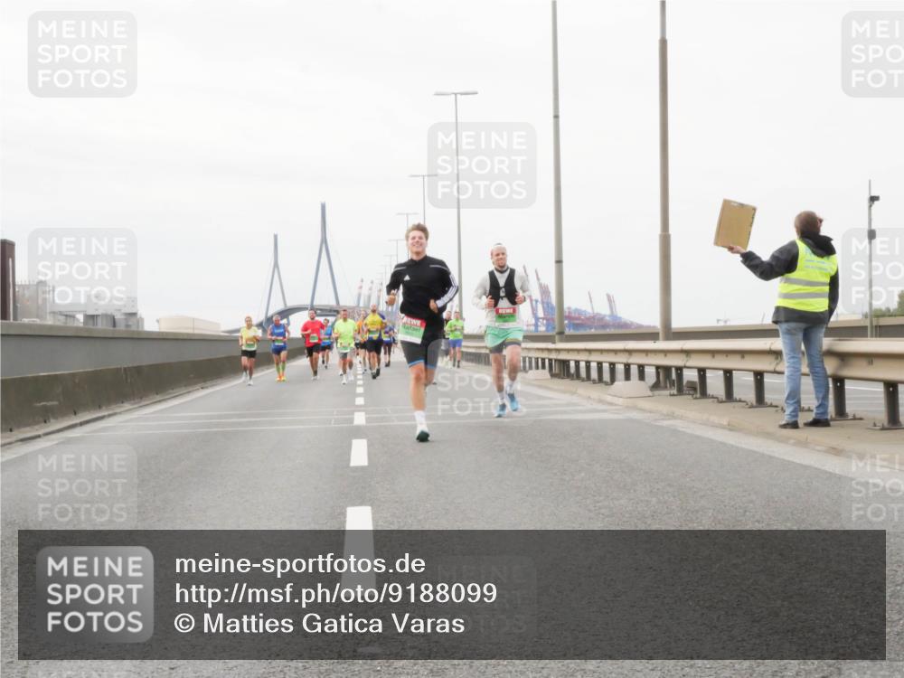 03.10.2025 - Köhlbrandbrückenlauf Matties Gatica Varas http://msf.ph/oto/9188099 03.10.2025 15:52:55 Position 3  meine-sportfotos.de