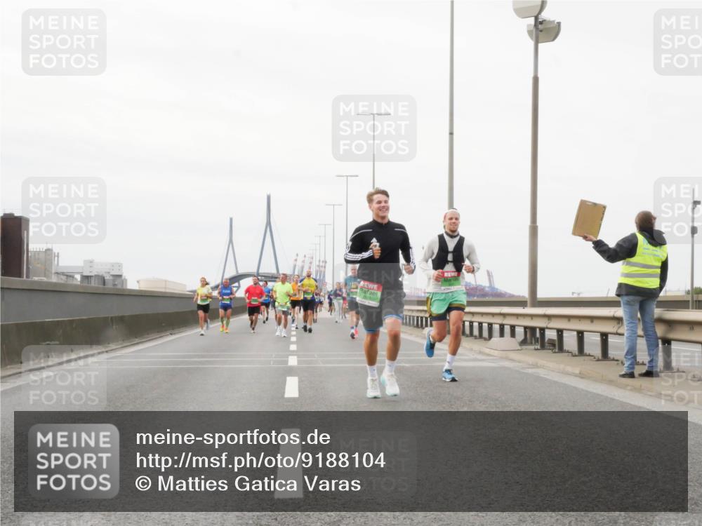 03.10.2025 - Köhlbrandbrückenlauf Matties Gatica Varas http://msf.ph/oto/9188104 03.10.2025 15:52:56 Position 3  meine-sportfotos.de