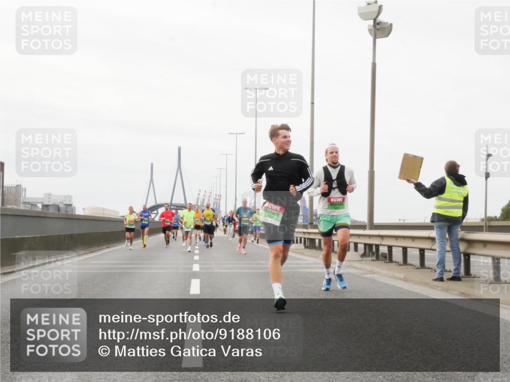 03.10.2025 - Köhlbrandbrückenlauf Matties Gatica Varas http://msf.ph/oto/9188106 03.10.2025 15:52:56 Position 3 7543 meine-sportfotos.de
