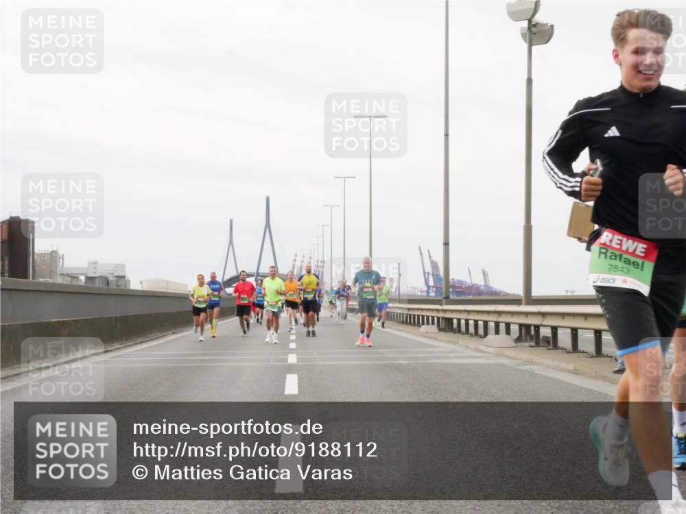 03.10.2025 - Köhlbrandbrückenlauf Matties Gatica Varas http://msf.ph/oto/9188112 03.10.2025 15:52:58 Position 3 7325, 7543 meine-sportfotos.de