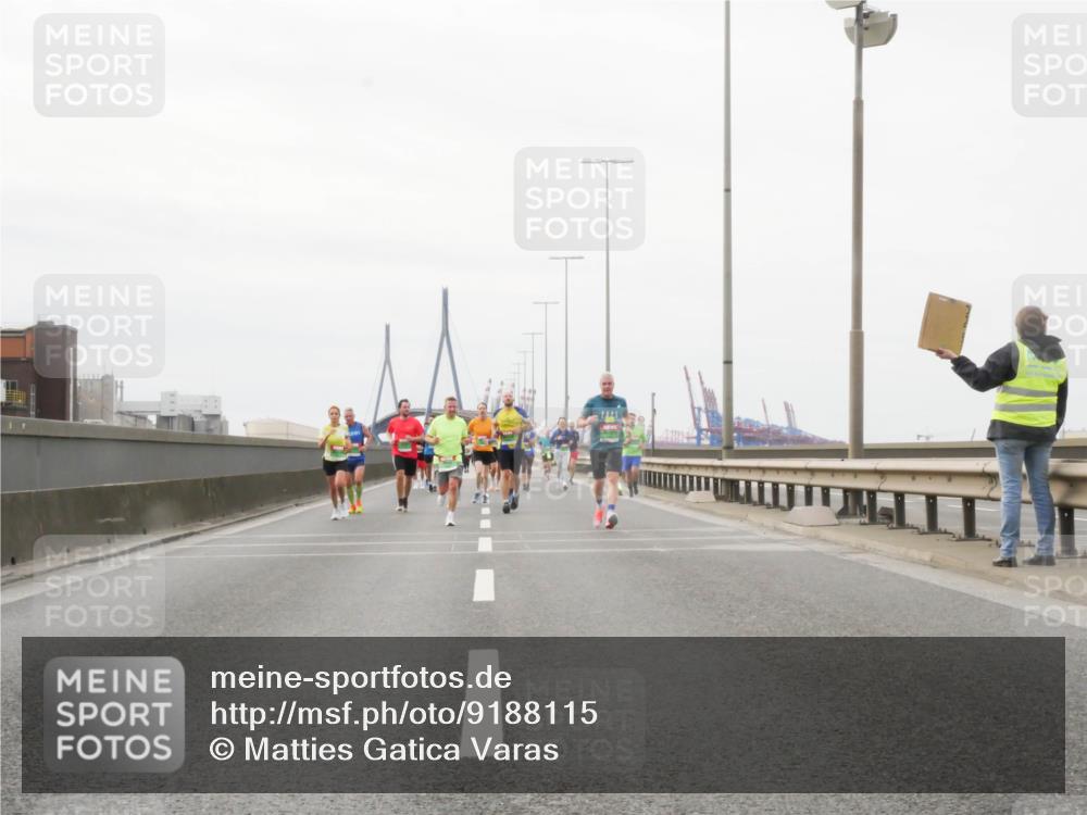 03.10.2025 - Köhlbrandbrückenlauf Matties Gatica Varas http://msf.ph/oto/9188115 03.10.2025 15:52:58 Position 3 23, 25 meine-sportfotos.de
