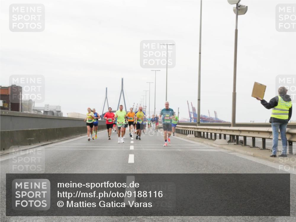 03.10.2025 - Köhlbrandbrückenlauf Matties Gatica Varas http://msf.ph/oto/9188116 03.10.2025 15:52:59 Position 3  meine-sportfotos.de