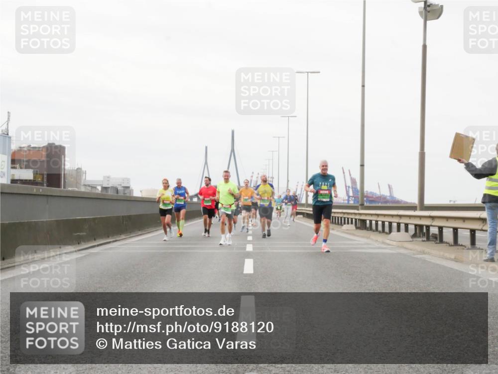 03.10.2025 - Köhlbrandbrückenlauf Matties Gatica Varas http://msf.ph/oto/9188120 03.10.2025 15:53:00 Position 3  meine-sportfotos.de