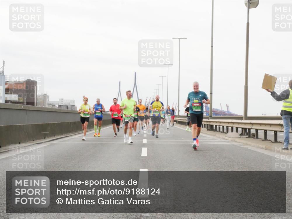 03.10.2025 - Köhlbrandbrückenlauf Matties Gatica Varas http://msf.ph/oto/9188124 03.10.2025 15:53:01 Position 3 2025 meine-sportfotos.de