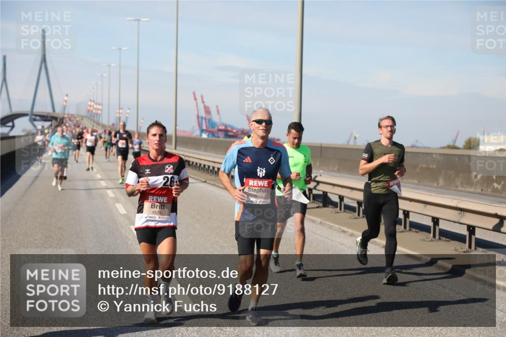 03.10.2025 - Köhlbrandbrückenlauf Yannick Fuchs http://msf.ph/oto/9188127 03.10.2025 11:46:56 Position 3 26, 4579, 5950 meine-sportfotos.de