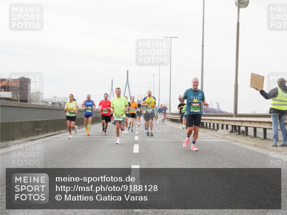 03.10.2025 - Köhlbrandbrückenlauf Matties Gatica Varas http://msf.ph/oto/9188128 03.10.2025 15:53:01 Position 3 2, 0, 25 meine-sportfotos.de