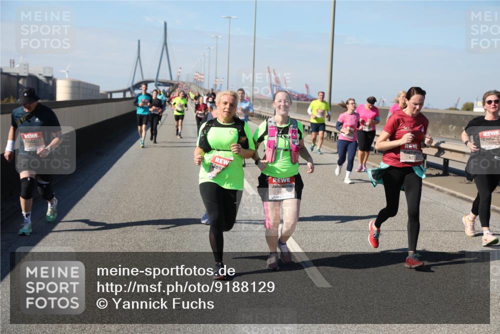 03.10.2025 - Köhlbrandbrückenlauf Yannick Fuchs http://msf.ph/oto/9188129 03.10.2025 12:07:27 Position 3 6412, 5615, 6170 meine-sportfotos.de