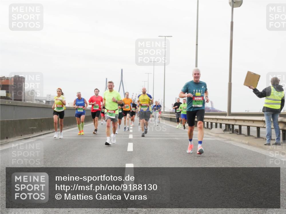 03.10.2025 - Köhlbrandbrückenlauf Matties Gatica Varas http://msf.ph/oto/9188130 03.10.2025 15:53:02 Position 3 2025 meine-sportfotos.de
