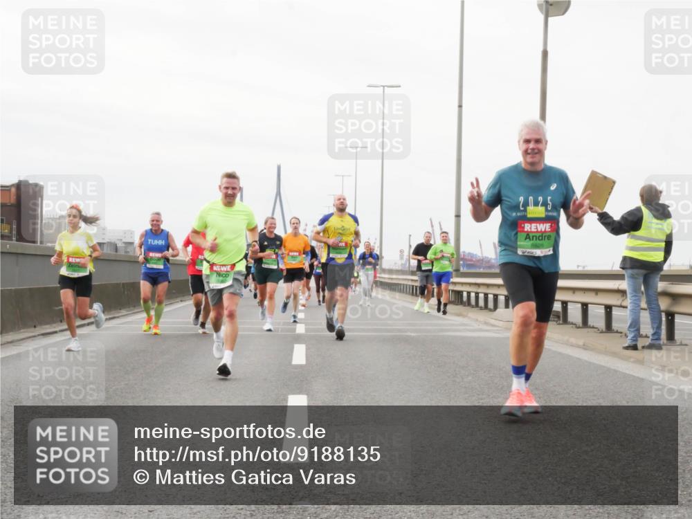 03.10.2025 - Köhlbrandbrückenlauf Matties Gatica Varas http://msf.ph/oto/9188135 03.10.2025 15:53:02 Position 3 2025, 8826 meine-sportfotos.de