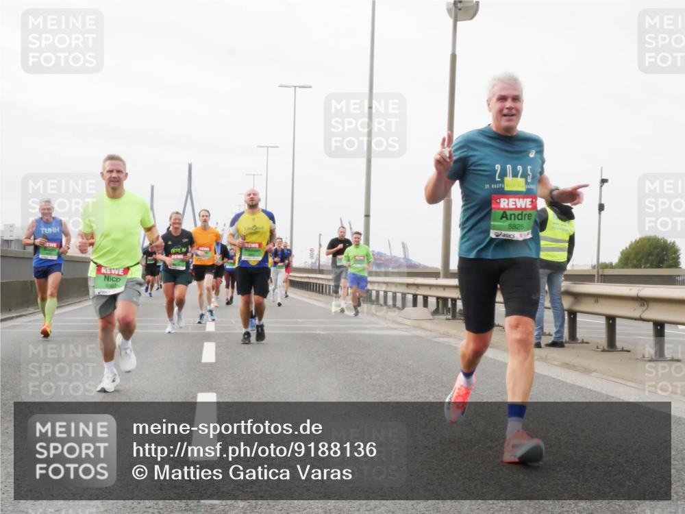03.10.2025 - Köhlbrandbrückenlauf Matties Gatica Varas http://msf.ph/oto/9188136 03.10.2025 15:53:03 Position 3 9301, 2025, 39, 8826 meine-sportfotos.de