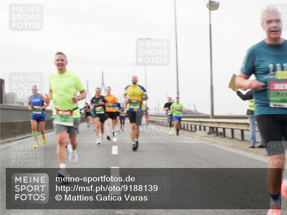 03.10.2025 - Köhlbrandbrückenlauf Matties Gatica Varas http://msf.ph/oto/9188139 03.10.2025 15:53:03 Position 3 717 meine-sportfotos.de