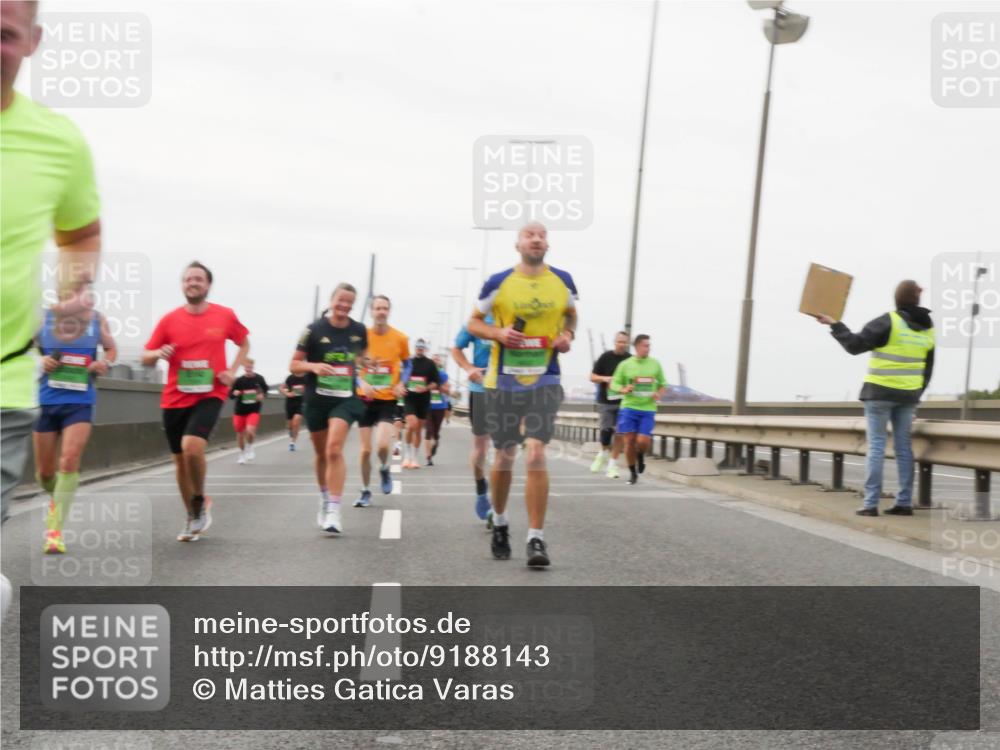 03.10.2025 - Köhlbrandbrückenlauf Matties Gatica Varas http://msf.ph/oto/9188143 03.10.2025 15:53:04 Position 3  meine-sportfotos.de