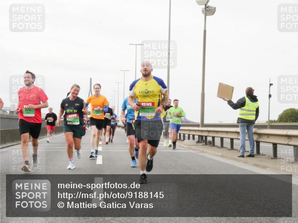 03.10.2025 - Köhlbrandbrückenlauf Matties Gatica Varas http://msf.ph/oto/9188145 03.10.2025 15:53:05 Position 3 7304, 5, 24, 9652 meine-sportfotos.de
