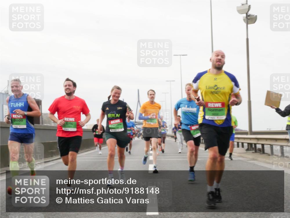 03.10.2025 - Köhlbrandbrückenlauf Matties Gatica Varas http://msf.ph/oto/9188148 03.10.2025 15:53:05 Position 3  meine-sportfotos.de