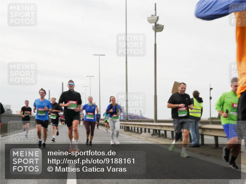 03.10.2025 - Köhlbrandbrückenlauf Matties Gatica Varas http://msf.ph/oto/9188161 03.10.2025 15:53:08 Position 3  meine-sportfotos.de