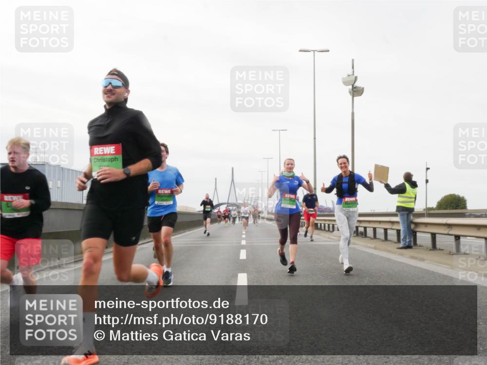 03.10.2025 - Köhlbrandbrückenlauf Matties Gatica Varas http://msf.ph/oto/9188170 03.10.2025 15:53:10 Position 3  meine-sportfotos.de