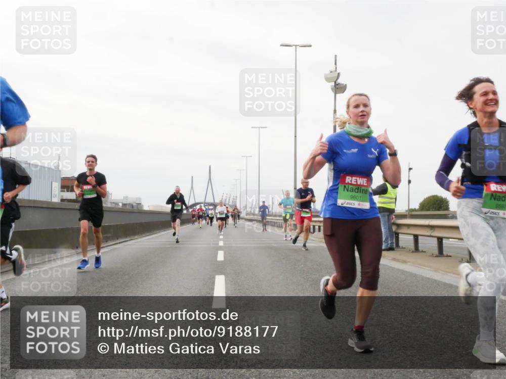 03.10.2025 - Köhlbrandbrückenlauf Matties Gatica Varas http://msf.ph/oto/9188177 03.10.2025 15:53:12 Position 3 9601, 9597 meine-sportfotos.de