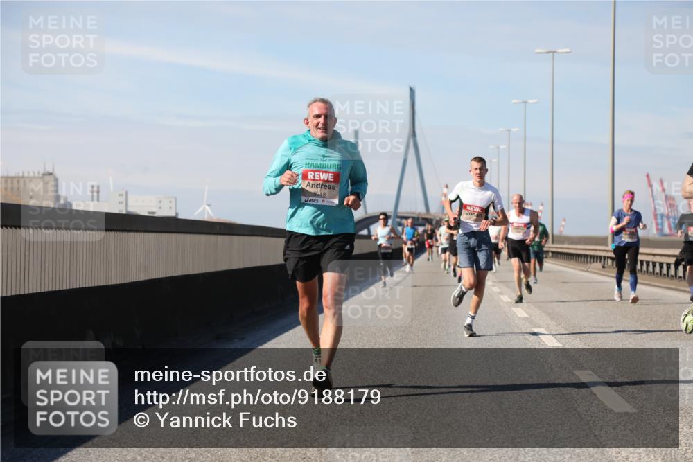 03.10.2025 - Köhlbrandbrückenlauf Yannick Fuchs http://msf.ph/oto/9188179 03.10.2025 11:47:02 Position 3 5948 meine-sportfotos.de