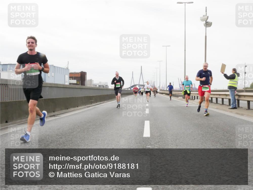 03.10.2025 - Köhlbrandbrückenlauf Matties Gatica Varas http://msf.ph/oto/9188181 03.10.2025 15:53:13 Position 3  meine-sportfotos.de