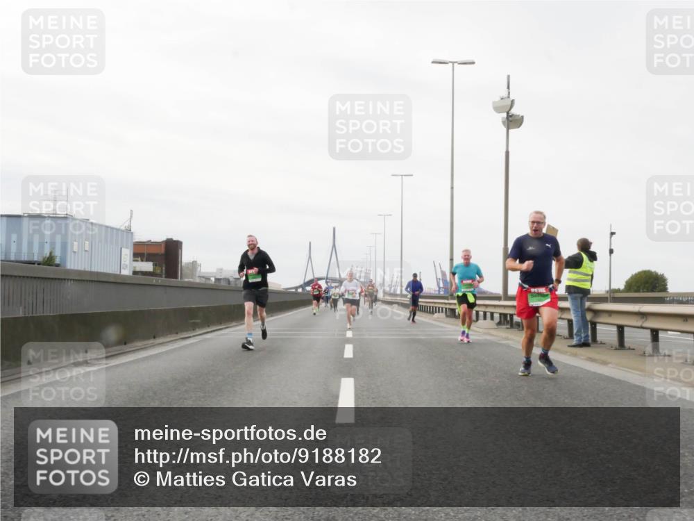 03.10.2025 - Köhlbrandbrückenlauf Matties Gatica Varas http://msf.ph/oto/9188182 03.10.2025 15:53:14 Position 3  meine-sportfotos.de