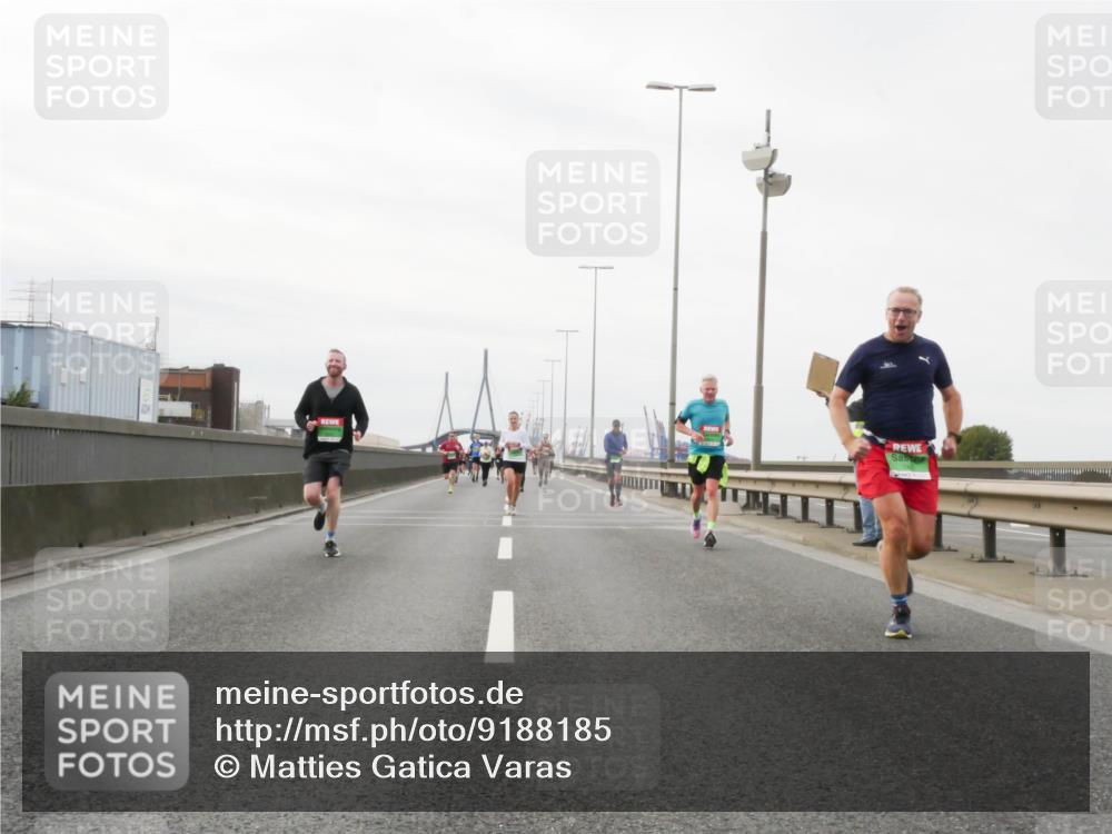 03.10.2025 - Köhlbrandbrückenlauf Matties Gatica Varas http://msf.ph/oto/9188185 03.10.2025 15:53:14 Position 3  meine-sportfotos.de