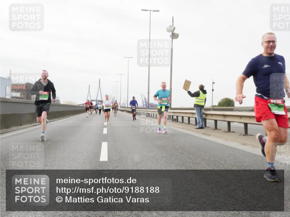 03.10.2025 - Köhlbrandbrückenlauf Matties Gatica Varas http://msf.ph/oto/9188188 03.10.2025 15:53:15 Position 3  meine-sportfotos.de