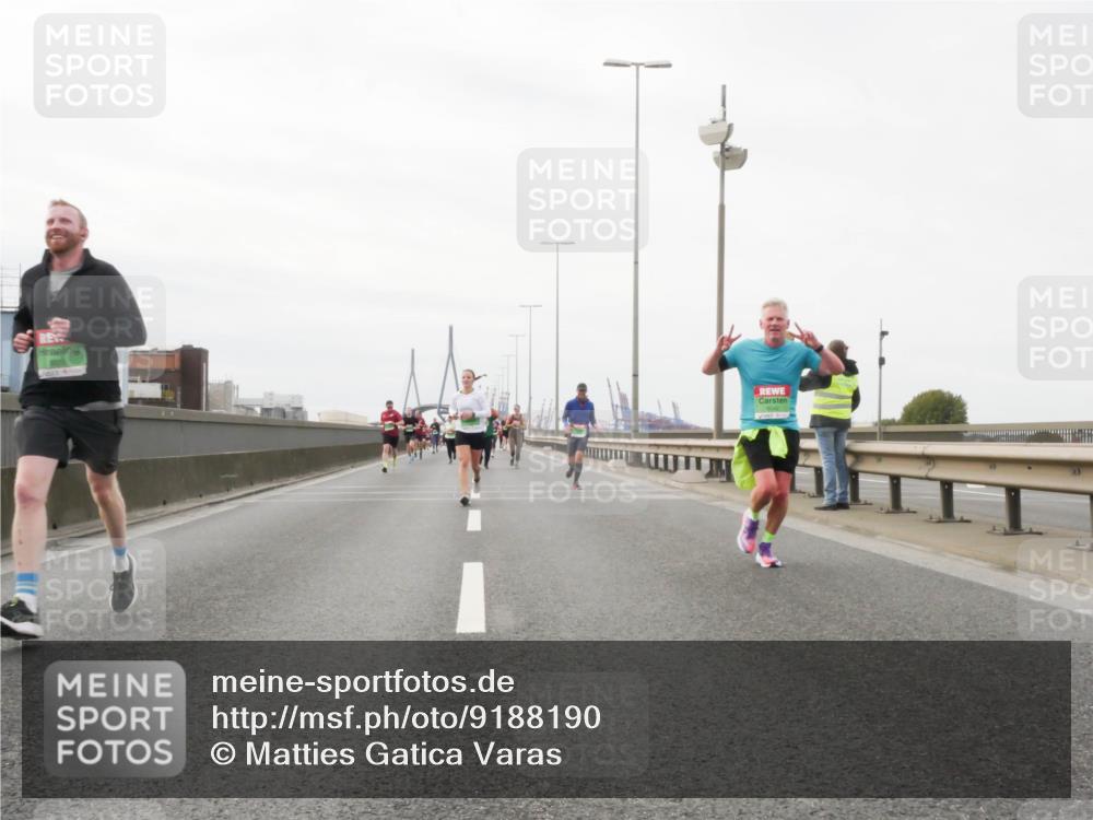 03.10.2025 - Köhlbrandbrückenlauf Matties Gatica Varas http://msf.ph/oto/9188190 03.10.2025 15:53:16 Position 3  meine-sportfotos.de