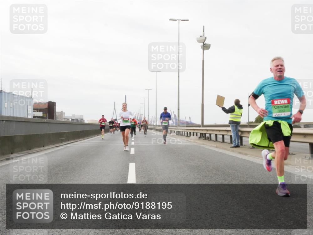 03.10.2025 - Köhlbrandbrückenlauf Matties Gatica Varas http://msf.ph/oto/9188195 03.10.2025 15:53:17 Position 3 9542 meine-sportfotos.de