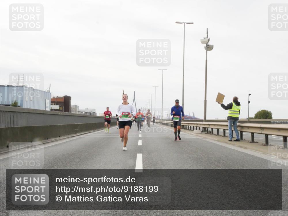 03.10.2025 - Köhlbrandbrückenlauf Matties Gatica Varas http://msf.ph/oto/9188199 03.10.2025 15:53:18 Position 3  meine-sportfotos.de