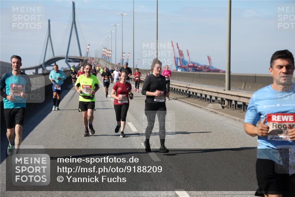 03.10.2025 - Köhlbrandbrückenlauf Yannick Fuchs http://msf.ph/oto/9188209 03.10.2025 12:07:32 Position 3 4582, 5817 meine-sportfotos.de