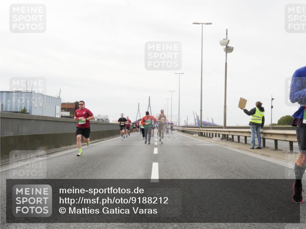 03.10.2025 - Köhlbrandbrückenlauf Matties Gatica Varas http://msf.ph/oto/9188212 03.10.2025 15:53:21 Position 3  meine-sportfotos.de