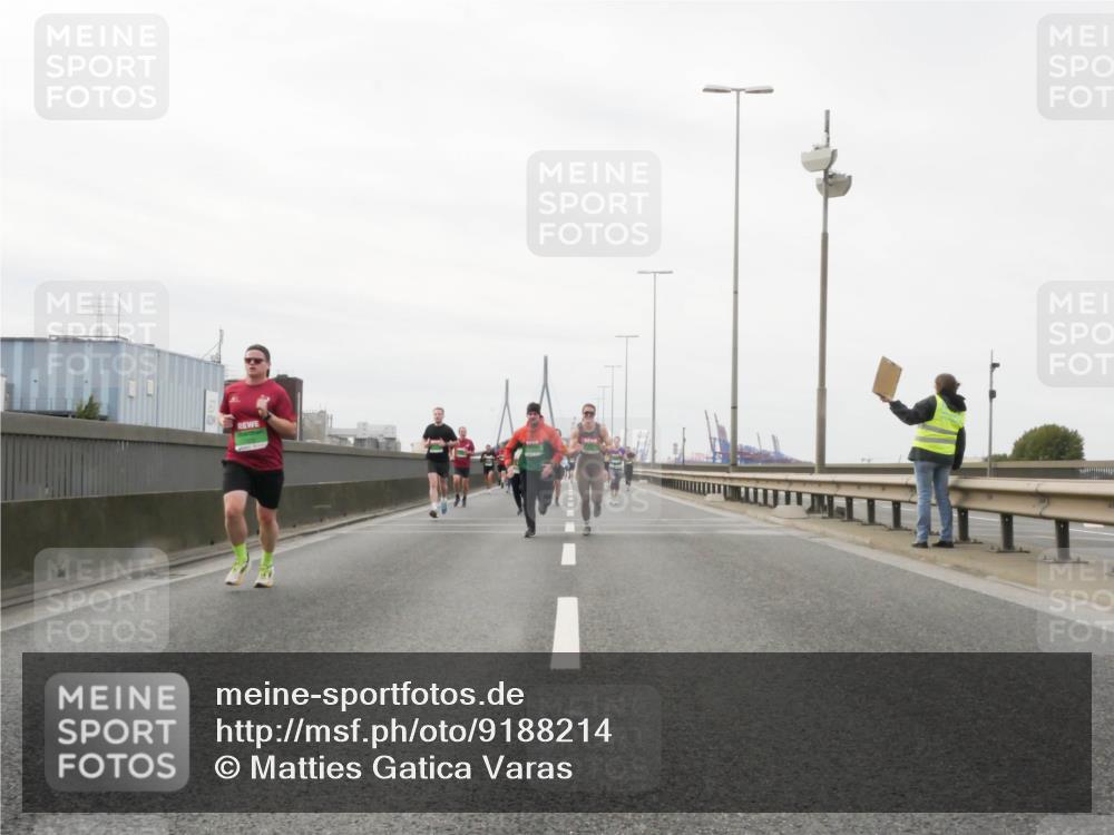 03.10.2025 - Köhlbrandbrückenlauf Matties Gatica Varas http://msf.ph/oto/9188214 03.10.2025 15:53:21 Position 3  meine-sportfotos.de