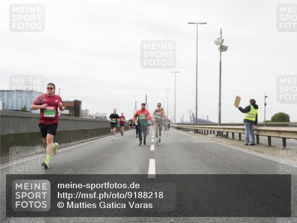 03.10.2025 - Köhlbrandbrückenlauf Matties Gatica Varas http://msf.ph/oto/9188218 03.10.2025 15:53:22 Position 3  meine-sportfotos.de