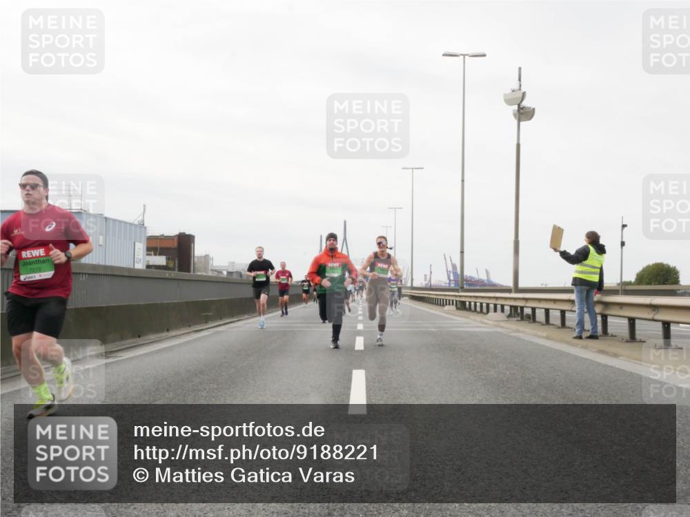 03.10.2025 - Köhlbrandbrückenlauf Matties Gatica Varas http://msf.ph/oto/9188221 03.10.2025 15:53:22 Position 3 7272 meine-sportfotos.de