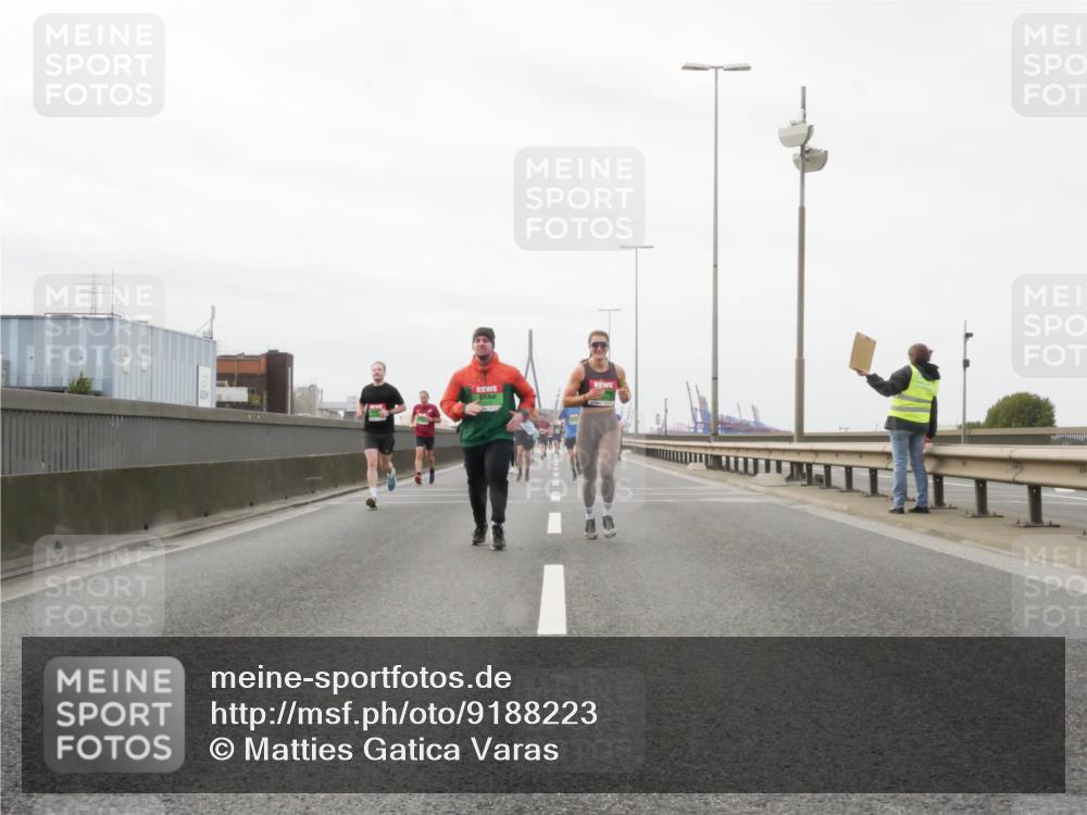 03.10.2025 - Köhlbrandbrückenlauf Matties Gatica Varas http://msf.ph/oto/9188223 03.10.2025 15:53:23 Position 3  meine-sportfotos.de