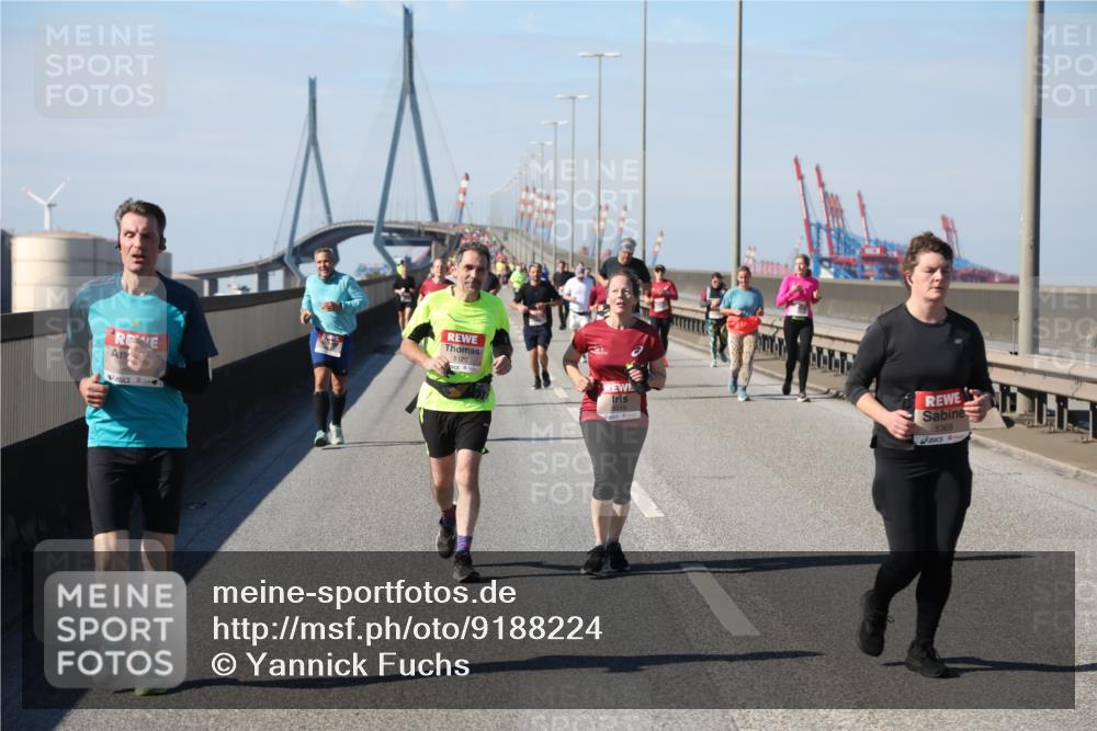 03.10.2025 - Köhlbrandbrückenlauf Yannick Fuchs http://msf.ph/oto/9188224 03.10.2025 12:07:32 Position 3 5120, 5119, 5369 meine-sportfotos.de