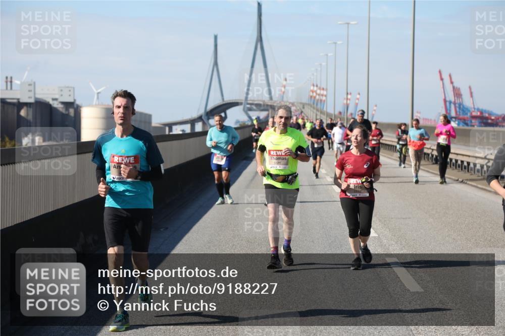03.10.2025 - Köhlbrandbrückenlauf Yannick Fuchs http://msf.ph/oto/9188227 03.10.2025 12:07:33 Position 3 5120, 5119 meine-sportfotos.de