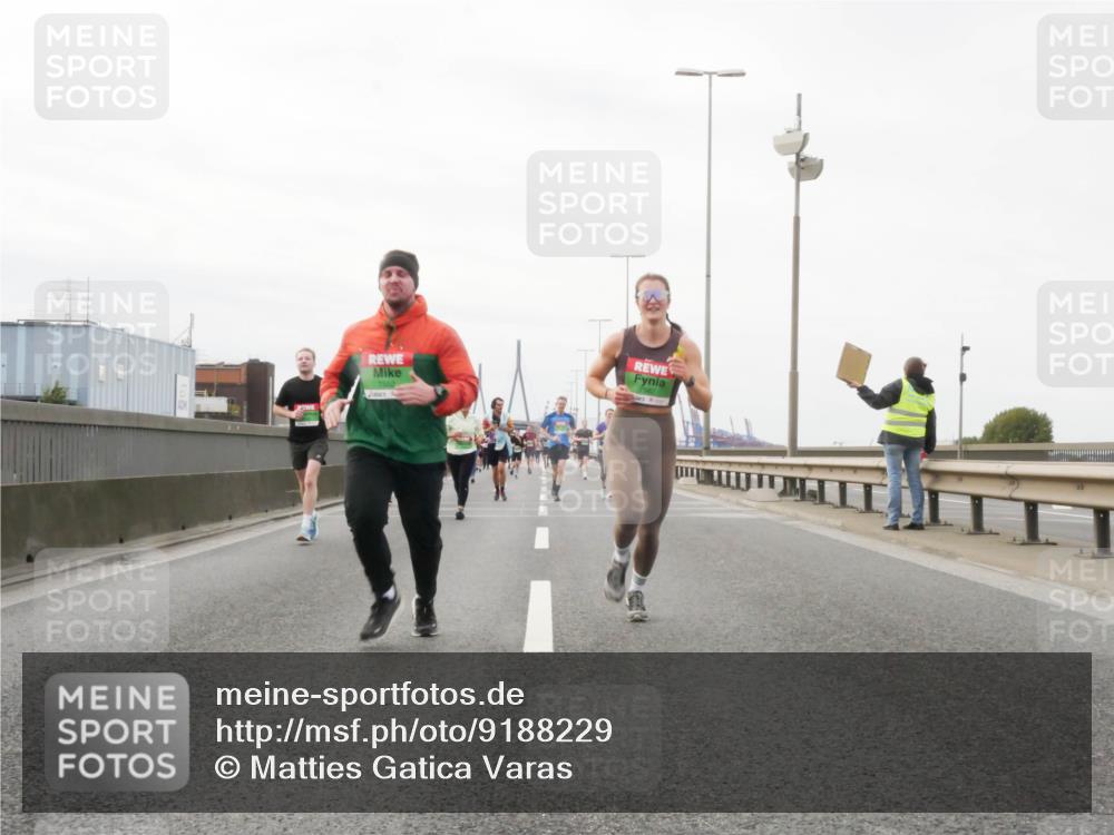 03.10.2025 - Köhlbrandbrückenlauf Matties Gatica Varas http://msf.ph/oto/9188229 03.10.2025 15:53:24 Position 3 37 meine-sportfotos.de