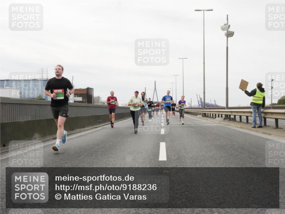 03.10.2025 - Köhlbrandbrückenlauf Matties Gatica Varas http://msf.ph/oto/9188236 03.10.2025 15:53:25 Position 3  meine-sportfotos.de
