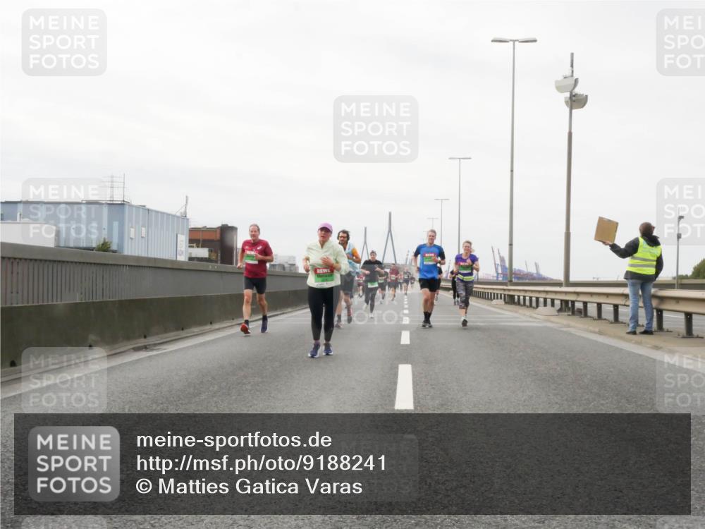 03.10.2025 - Köhlbrandbrückenlauf Matties Gatica Varas http://msf.ph/oto/9188241 03.10.2025 15:53:26 Position 3  meine-sportfotos.de