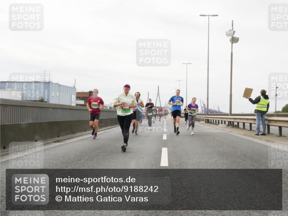 03.10.2025 - Köhlbrandbrückenlauf Matties Gatica Varas http://msf.ph/oto/9188242 03.10.2025 15:53:27 Position 3  meine-sportfotos.de