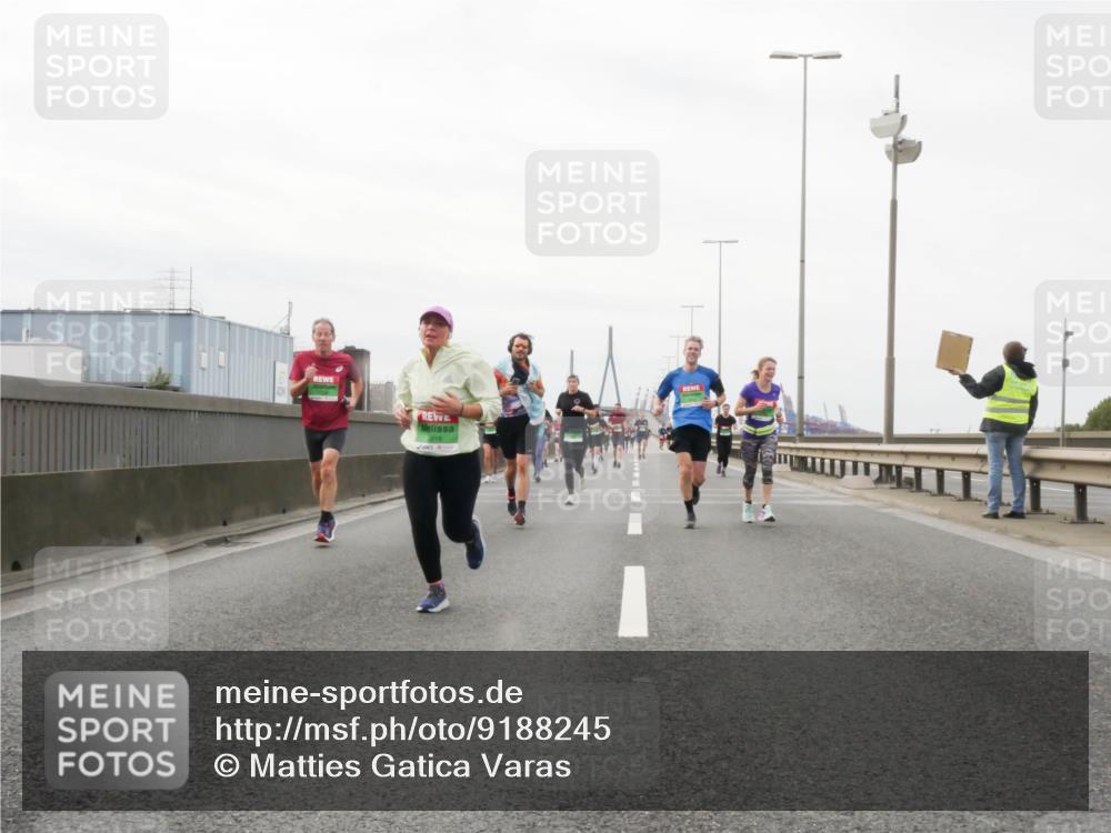 03.10.2025 - Köhlbrandbrückenlauf Matties Gatica Varas http://msf.ph/oto/9188245 03.10.2025 15:53:27 Position 3  meine-sportfotos.de
