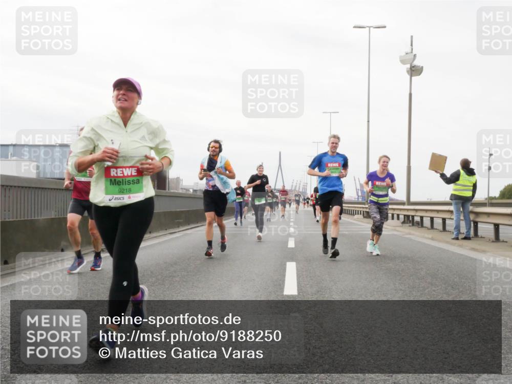 03.10.2025 - Köhlbrandbrückenlauf Matties Gatica Varas http://msf.ph/oto/9188250 03.10.2025 15:53:28 Position 3 9218 meine-sportfotos.de