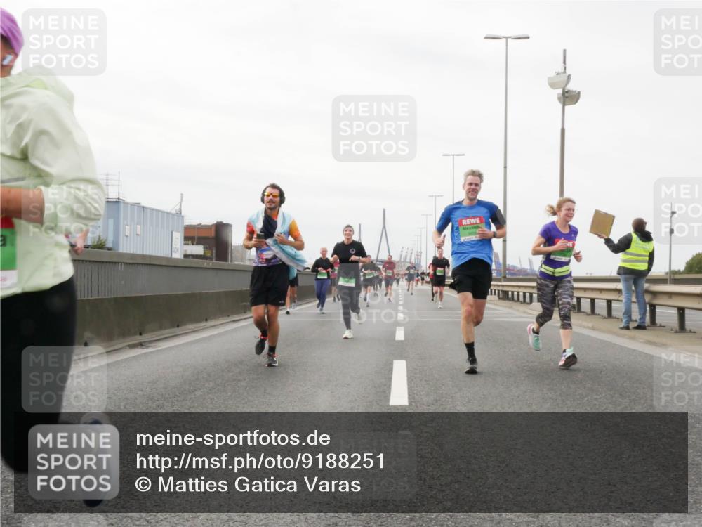 03.10.2025 - Köhlbrandbrückenlauf Matties Gatica Varas http://msf.ph/oto/9188251 03.10.2025 15:53:29 Position 3  meine-sportfotos.de