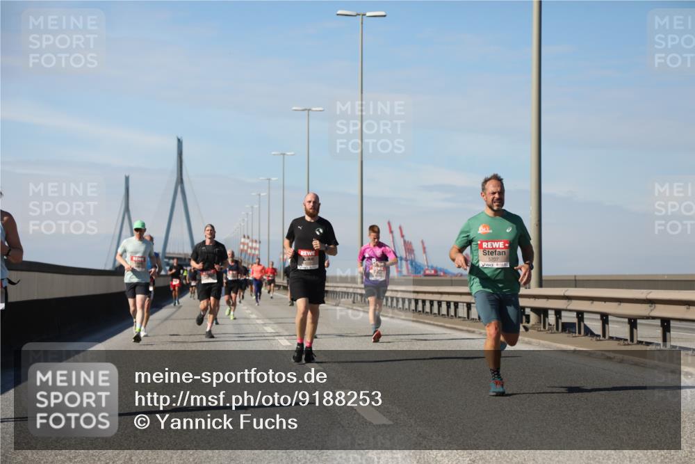 03.10.2025 - Köhlbrandbrückenlauf Yannick Fuchs http://msf.ph/oto/9188253 03.10.2025 11:47:10 Position 3 5707, 4117 meine-sportfotos.de