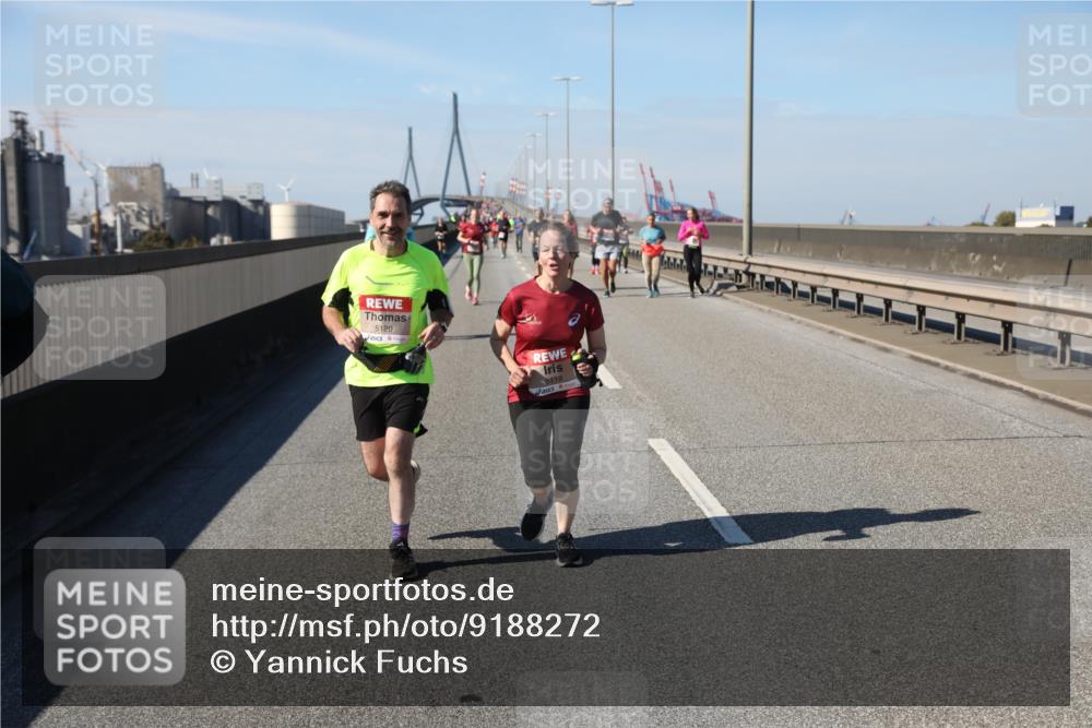 03.10.2025 - Köhlbrandbrückenlauf Yannick Fuchs http://msf.ph/oto/9188272 03.10.2025 12:07:36 Position 3 5120, 5119 meine-sportfotos.de