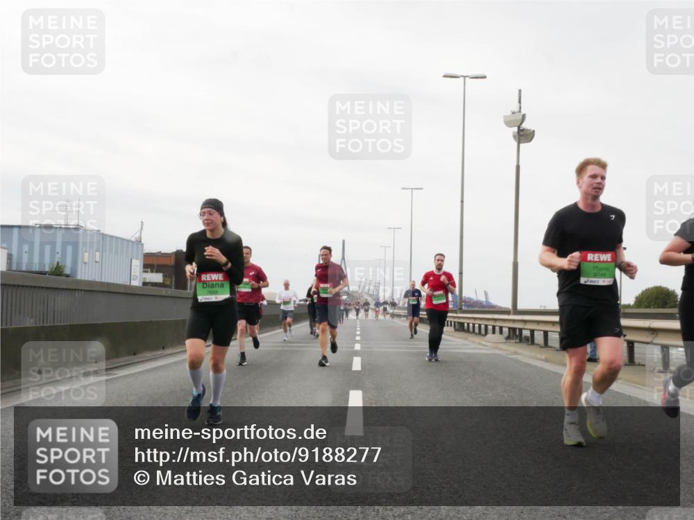 03.10.2025 - Köhlbrandbrückenlauf Matties Gatica Varas http://msf.ph/oto/9188277 03.10.2025 15:53:34 Position 3 7648, 9748 meine-sportfotos.de