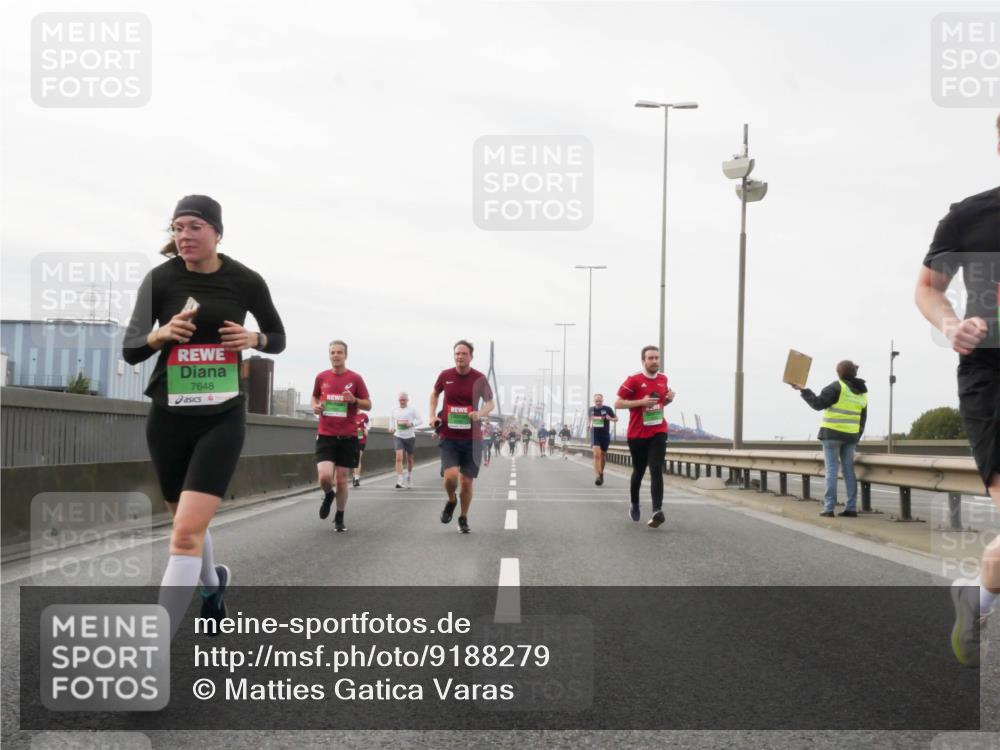 03.10.2025 - Köhlbrandbrückenlauf Matties Gatica Varas http://msf.ph/oto/9188279 03.10.2025 15:53:35 Position 3 7648 meine-sportfotos.de